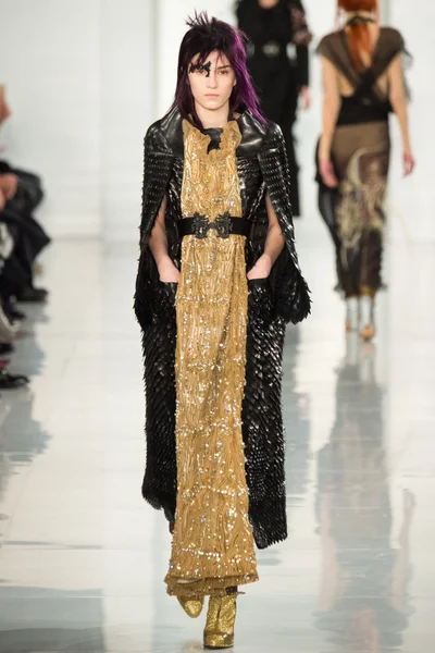 Look 17